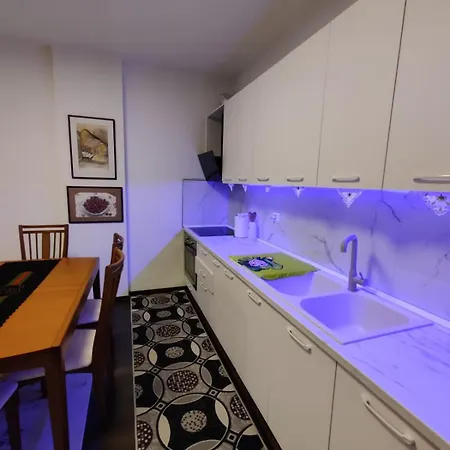 Apartman Jeshil House *